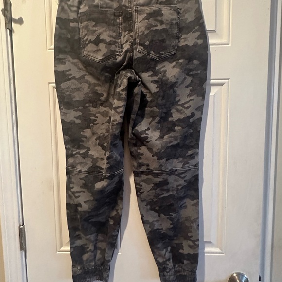 SPANX Camo Elastic Waist Pants Size XL - Picture 5 of 12